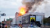 VIDEO | Espectacular incendio en el edificio de la Bolsa de Copenhague de más de 400 años