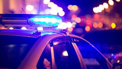 Acusan a policía tras tiroteo fatal de mujer dentro de su casa en Illinois