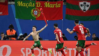 Conceicao anota en el descuento para sufrido triunfo de Portugal 2-1 ante República Checa