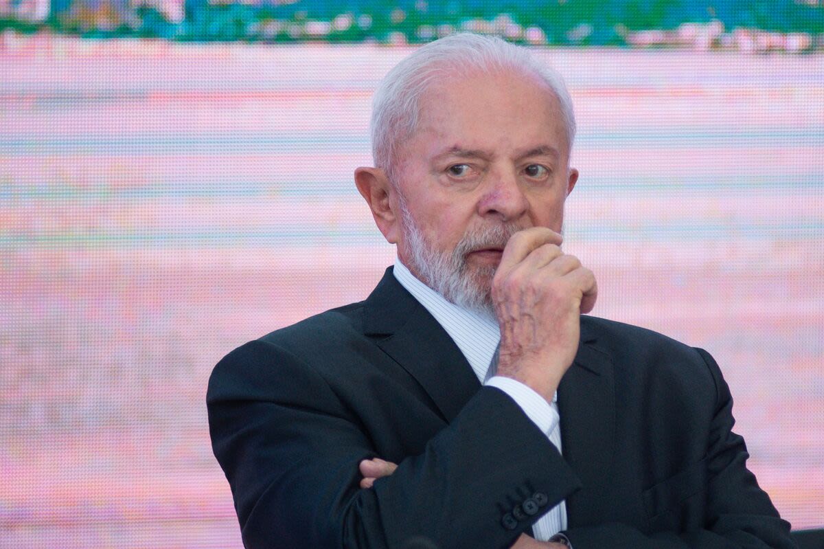 Brazil’s Lula Plans to Forgo Structural Spending Cuts Sought by Investors