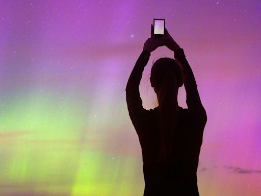 How To Photograph The Northern Lights With A Smartphone And A Camera