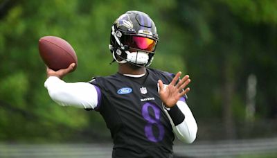 Dolphins WR Tyreek Hill lists Ravens’ Lamar Jackson among his top-five quarterbacks