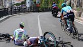 Injured Cavendish crashes again at Giro d’Italia but finishes stage