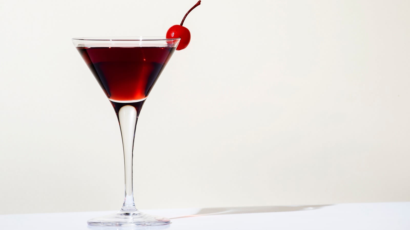 Manhattan Vs Old Fashioned: What Sets These Drinks Apart?