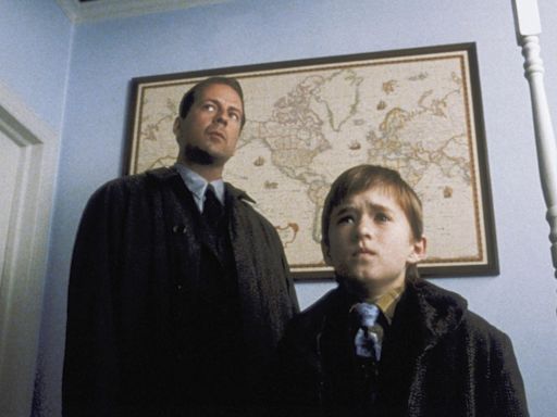 Haley Joel Osment recuerda los mensajes que le dejaba Bruce Willis en el contestador tras El sexto sentido