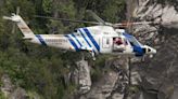 Los servicios de emergencias rescatan en Vincios, Gondomar, a un hombre que cayó en una zona de rocas