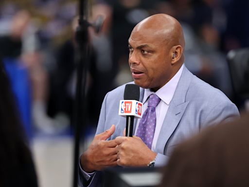 Charles Barkley keeps $1 million promise to New Orleans school after 2 students' feat