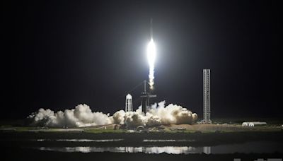 SpaceX龍飛船搭載4人升空 開啟人類首次商業太空漫步任務