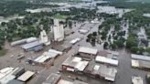 Sweltering temperatures persist across the US, while floodwaters inundate the Midwest