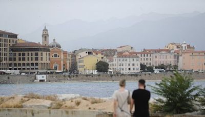 Mystery sonic boom rattles Mediterranean resorts