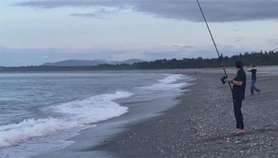 季節限定！ 「章魚」繁殖季節 花蓮七星潭岸邊湧大批釣客