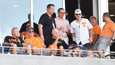 Peyton Manning, Morgan Wallen hug after Tennessee hits home run to start deciding College World Series game