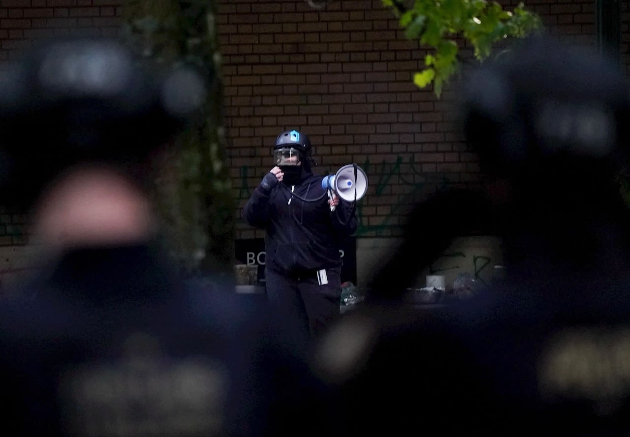 Police move to end Portland State standoff