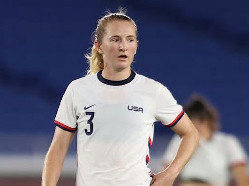 Sam Mewis gets fitting tribute! North Carolina Courage thrash Houston Dash as former USWNT star becomes first player to be inducted into club's Ring of Honour