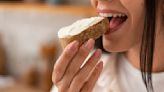 ¿Qué es la enfermedad celíaca, síntomas y por qué se relaciona con comer pan?