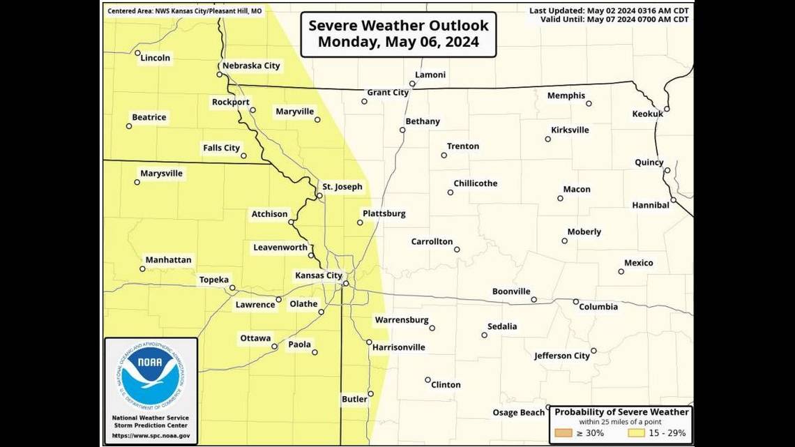 Cluster of thunderstorms speeding towards Kansas City with heavy rains, gusty winds, hail