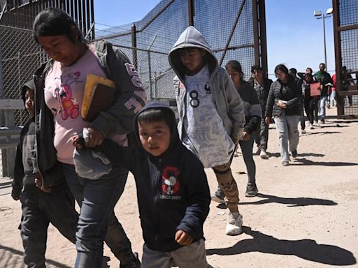 EE.UU. acelera los procesos judiciales para algunos solicitantes de asilo recién llegados