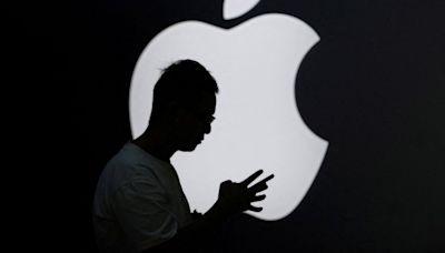 Apple begins delicate dance with Tencent in China