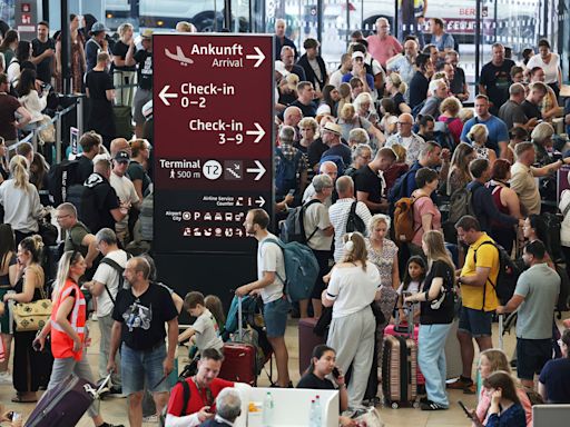 Airports fill with long lines and broken blue screens following cancellations and delays due to global IT outage