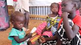 Vacunas, comida y dinero: los pasos de los refugiados sudaneses que llegan a Sudán del Sur