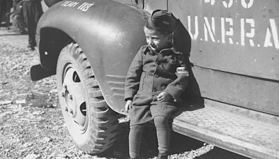 La conmovedora historia del niño de 3 años que sobrevivió a un campo de concentracion nazi como en la película La Vida es Bella