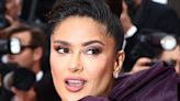 Salma Hayek celebra el Día del Bikini con espectacular posado y poderoso mensaje