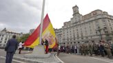 Un centenar de militares participan en el multitudinario izado de bandera de Oviedo