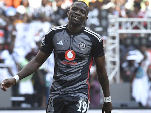 'Orlando Pirates' Mabasa is too lazy & not a team player! He can't defend to save his life - let Broos cook' - Fans | Goal.com South Africa