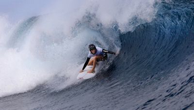 Caitlin Simmers, Southern California surfer, makes Olympic debut