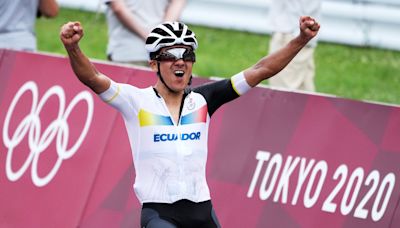 El Tour rendirá homenaje a Carapaz, campeón olímpico, aunque no pueda defender su oro