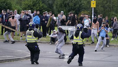 Starmer to chair Cobra as police brace for further violence