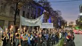 Con una masiva marcha de antorchas, comenzó la protesta de 48 horas de la UNLP - Diario Hoy En la noticia
