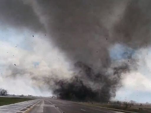Dos muertos tras el destructivo paso de varios tornados en Oklahoma - ELMUNDOTV