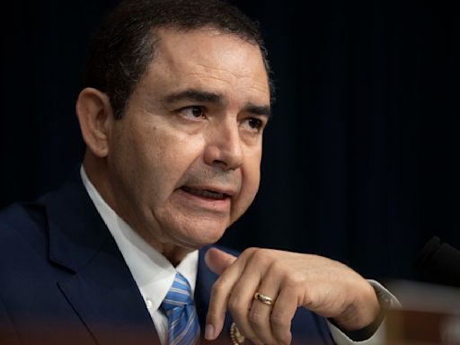 Representante federal de Texas Henry Cuellar y su esposa son acusados de recibir sobornos