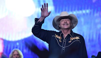 Could this be country icon Alan Jackson’s final Fort Worth stop? Here’s how to get tickets