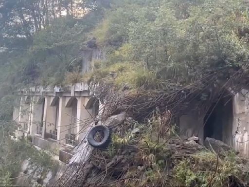 阿里山眠月線大崩壁！傳鐵鍊斷困10餘人 消防：鐵鍊沒斷