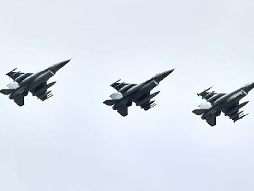 F-16 fighter jets could protect Ukrainian skies, says military expert