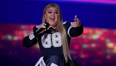 Kelly Clarkson is performing 2 concerts in Atlantic City in May. Here’s how to get last-minute tickets