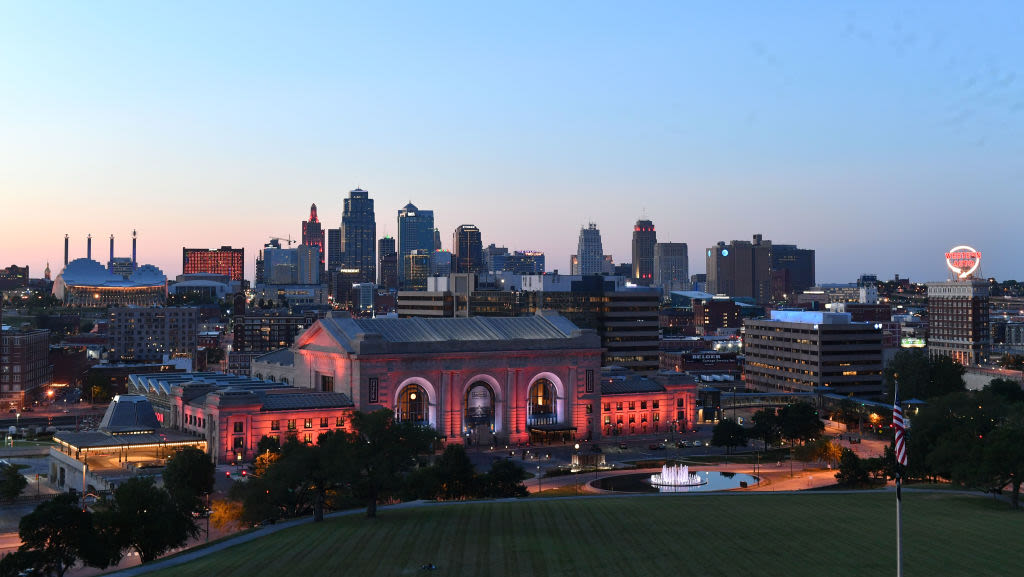 See why KC skyline is purple, red on Tuesday night
