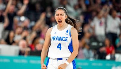 JO de Paris 2024 (basket): "De la peur dans leurs yeux", les Bleues racontent comment elle ont "fait douter" les intouchables Américaines