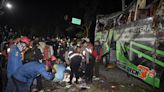 Acidente com ônibus escolar deixa 11 mortos na Indonésia; estudantes viajavam para celebrar a formatura