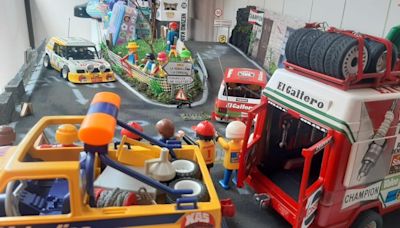 Los Playmobil toman los escaparates del comercio de la Pola