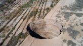 Un socavón de 32 metros de diámetro aterroriza a los vecinos de una ciudad de Chile