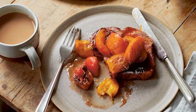 The ultimate summer brunch: French toast with vanilla-glazed peaches