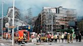 La fachada de la antigua Bolsa de Copenhague se hunde por los estragos del incendio