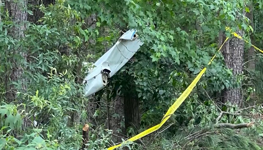 Pilot pulled 2 from burning plane after crash near Gray’s Creek Airport in Cumberland County, witnesses say