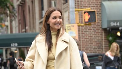 Katie Holmes Signals the Beginning of Nora Ephron Autumn With Soft and Easy Layers