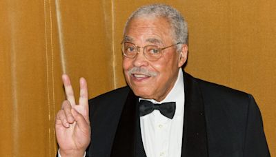 Star Wars actor James Earl Jones receives tributes after death