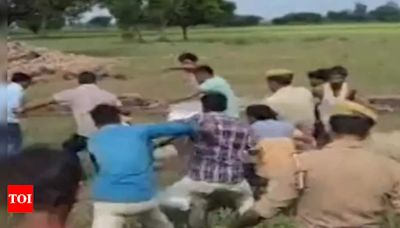 Uttar Pradesh: Villagers thrash revenue officers in front of police in Farrukhabad | Kanpur News - Times of India