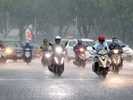 大雨特報 台南市、高雄市雷雨轟炸 慎防淹水